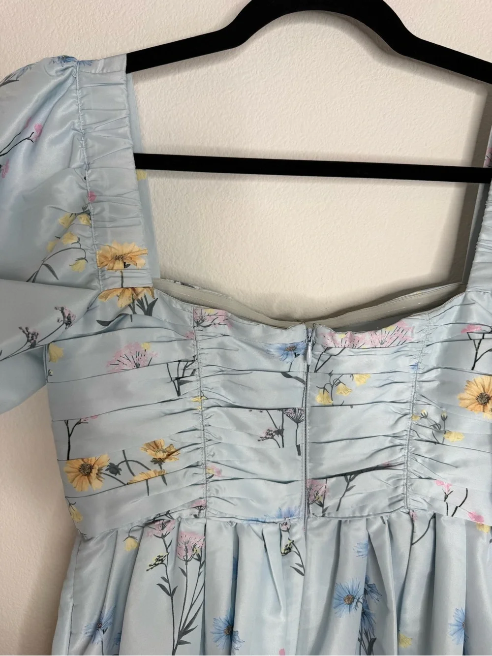 Self Portrait Blue Floral
Taffeta Watercolor Puff Sleeve Mini
Dress Sz 6 - Picture 12 of 16
